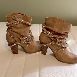 Venus boots with studs and rhinestones size 9